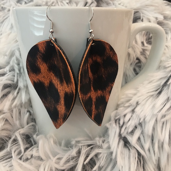 3/$20 orange & black faux leopard earrings - Picture 2 of 5